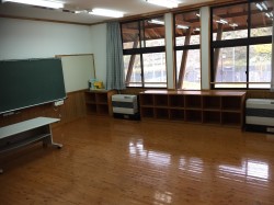 ７．普通教室Ｄ  7m四方の普通教室です。様々な行事、イベントに活用できます。
